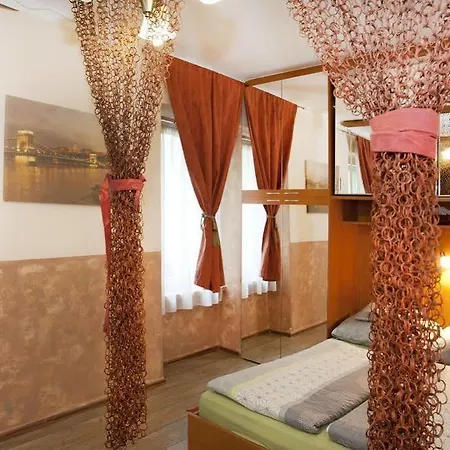 Margit Apartment *