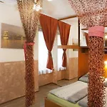Margit Apartment *